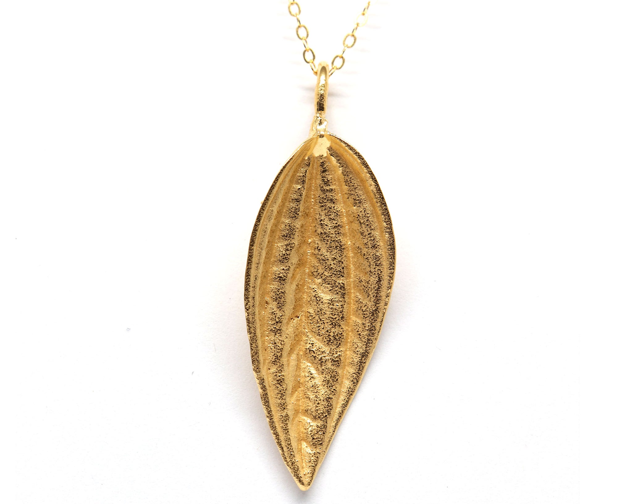 small leaf peperomia necklace